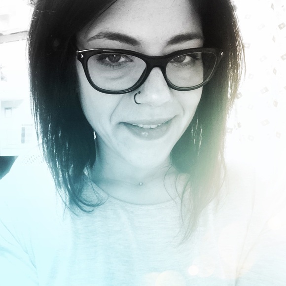 Meet your Posher, Ashley - Picture 1 of 1